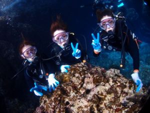 ３人で青の洞窟へ